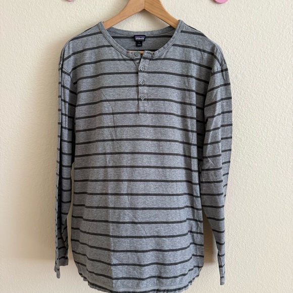 Patagonia Other - Patagonia Men’s Light Gray and Dark Gray Striped Short Sleeve Henley Size L
